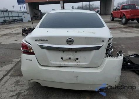 2015 Nissan Altima 2.5 из США, поврежденный, VIN 1N4AL3AP8FC221108